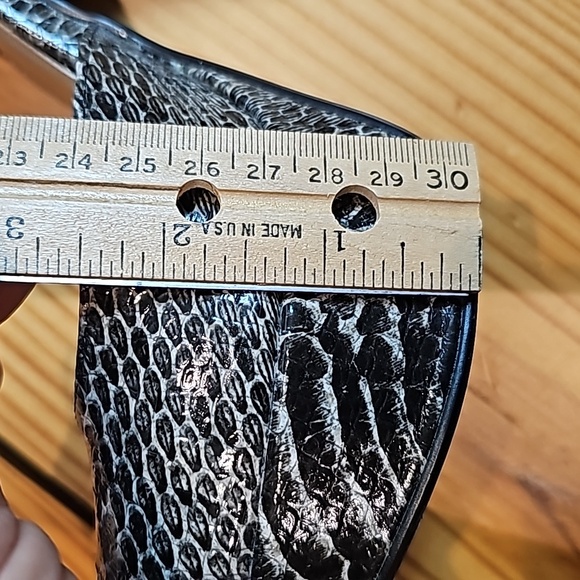 Women's Size 7, Peeptoe Platform Heel, Black & Gray Snakeskin - Picture 7 of 9